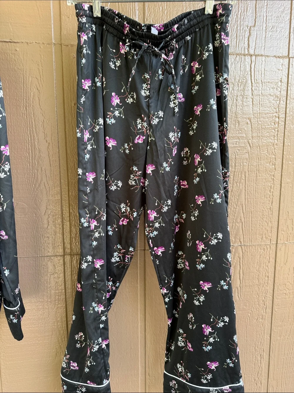 Gap Women’s Black Floral Pajama Set